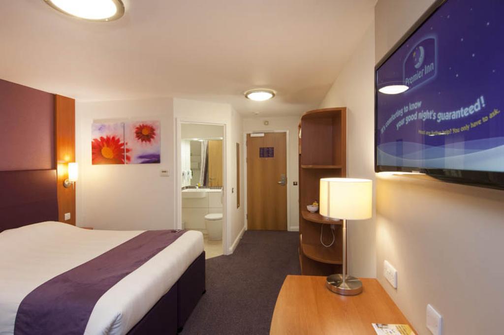 Premier Inn Ashford Central エクステリア 写真